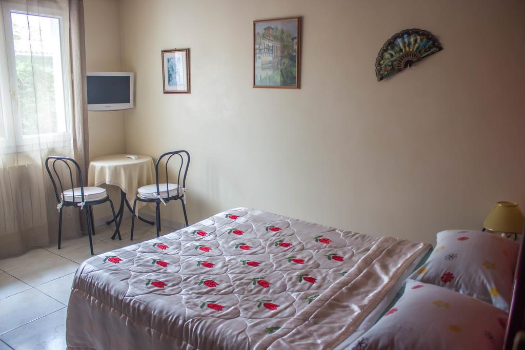 Yoda Bed & Breakfast 2*
